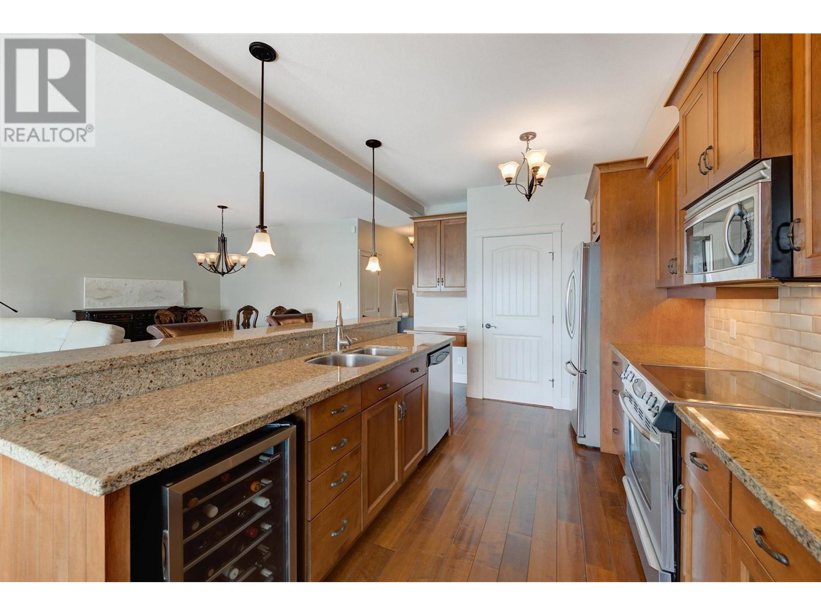 236 4350 Ponderosa Drive, Peachland