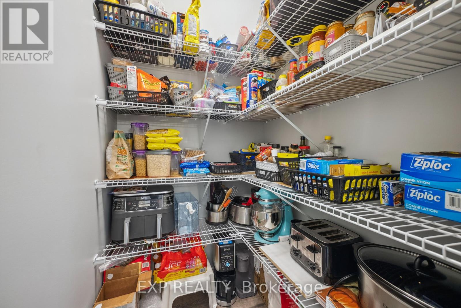 Photo 10 of 61 Athabaska Drive, Belleville ON