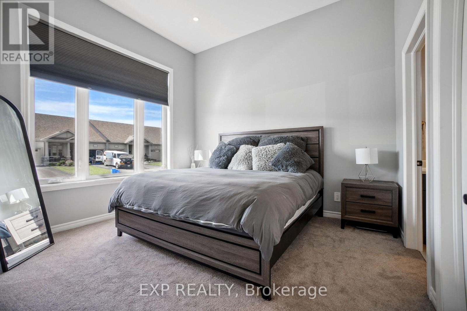 Photo 17 of 61 Athabaska Drive, Belleville ON