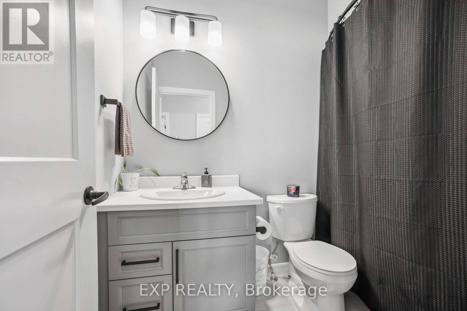 Photo 22 of 61 Athabaska Drive, Belleville ON