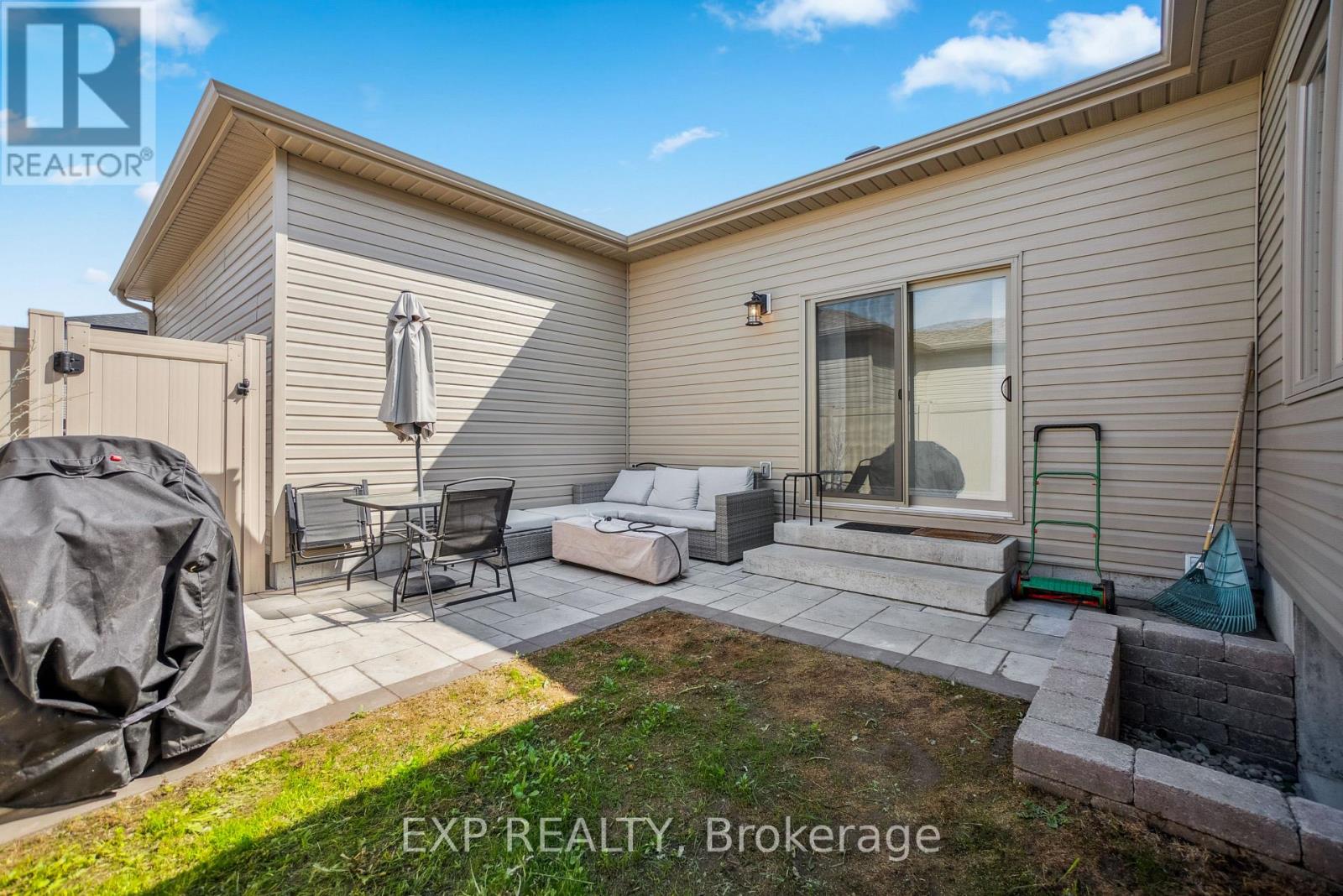 Photo 31 of 61 Athabaska Drive, Belleville ON