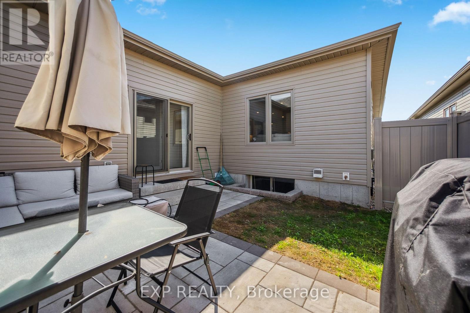 Photo 32 of 61 Athabaska Drive, Belleville ON