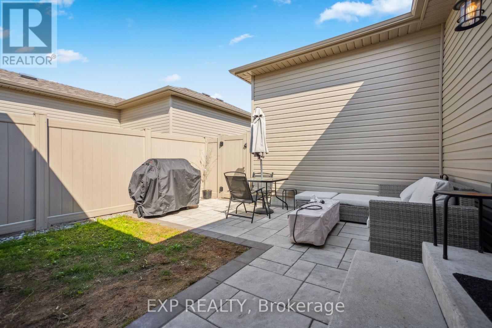 Photo 33 of 61 Athabaska Drive, Belleville ON