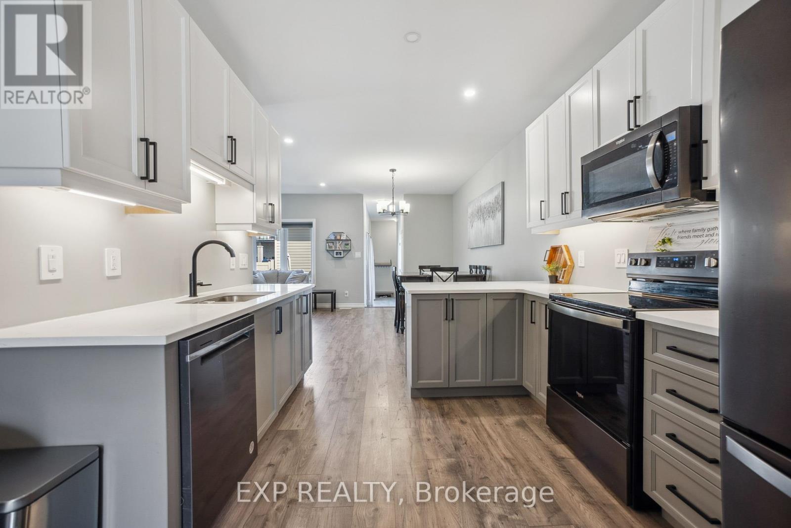 Photo 8 of 61 Athabaska Drive, Belleville ON
