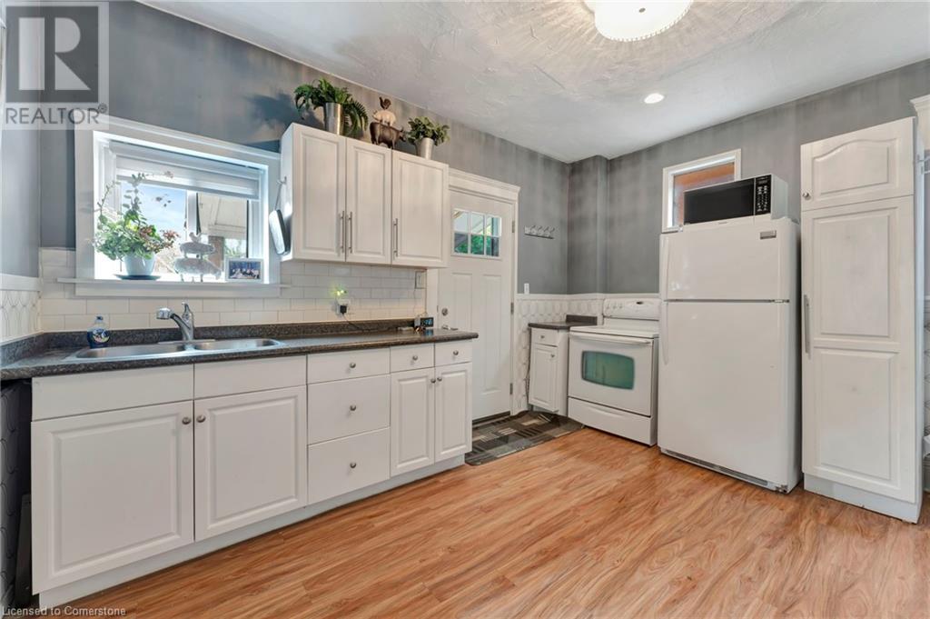Photo 18 of 237 Marlborough Street, Brantford ON