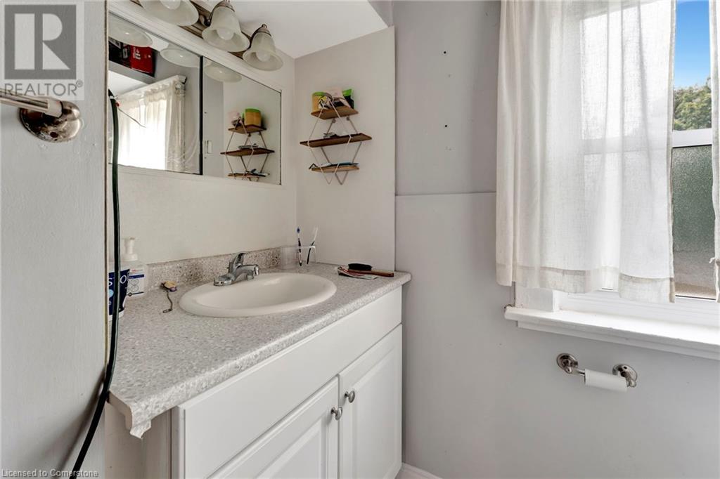 Photo 15 of 237 Marlborough Street, Brantford ON