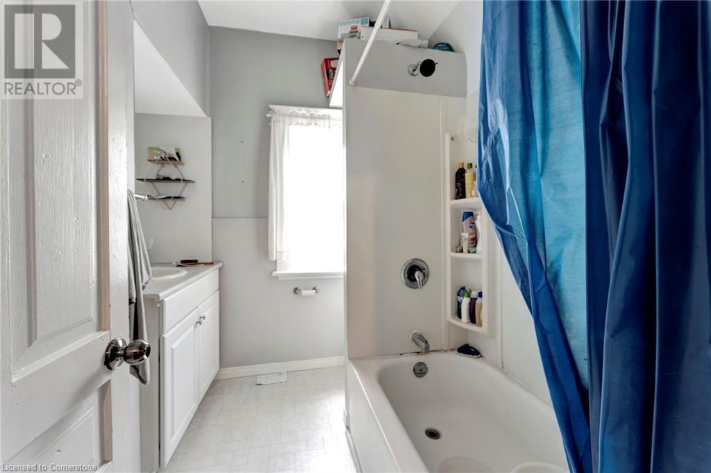 Photo 16 of 237 Marlborough Street, Brantford ON