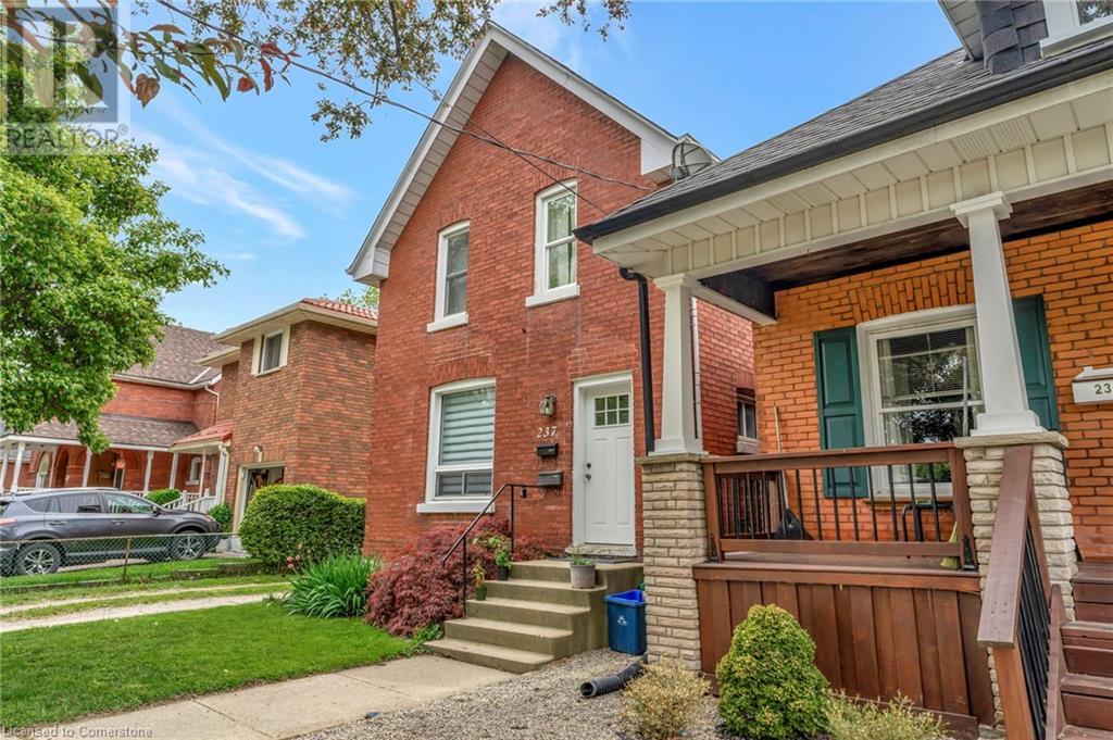 Photo 2 of 237 Marlborough Street, Brantford ON