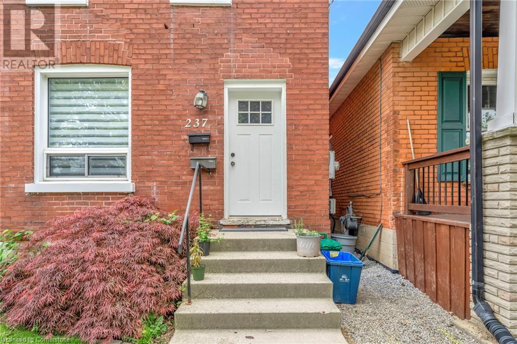 Photo 3 of 237 Marlborough Street, Brantford ON