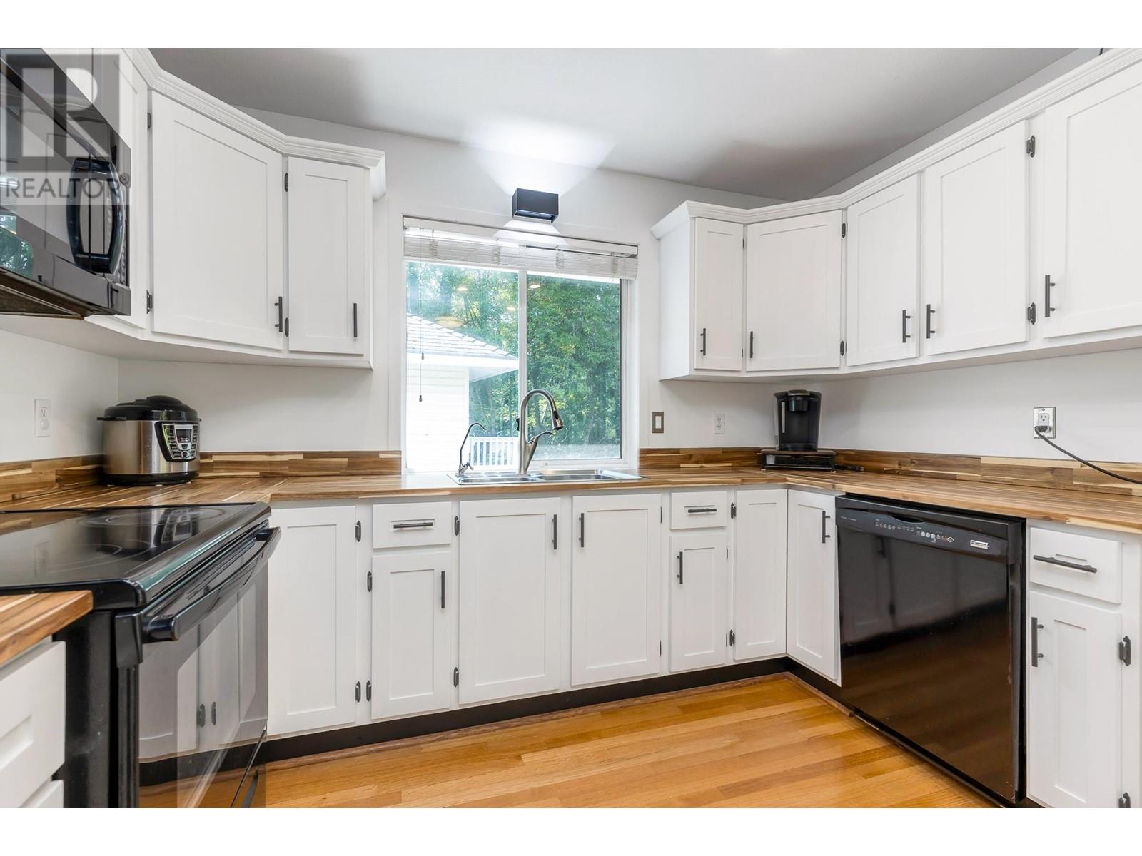 Photo 9 of 23053 125 A Avenue, Maple Ridge BC
