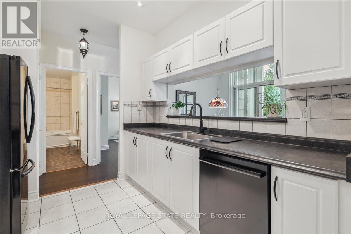 Photo 36 of 102 442 Maple Avenue, Burlington ON