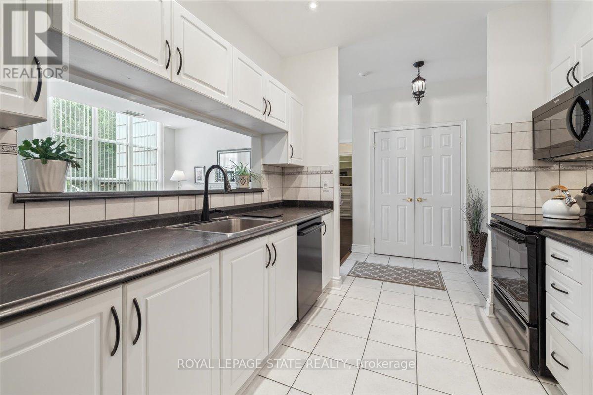 Photo 21 of 102 442 Maple Avenue, Burlington ON