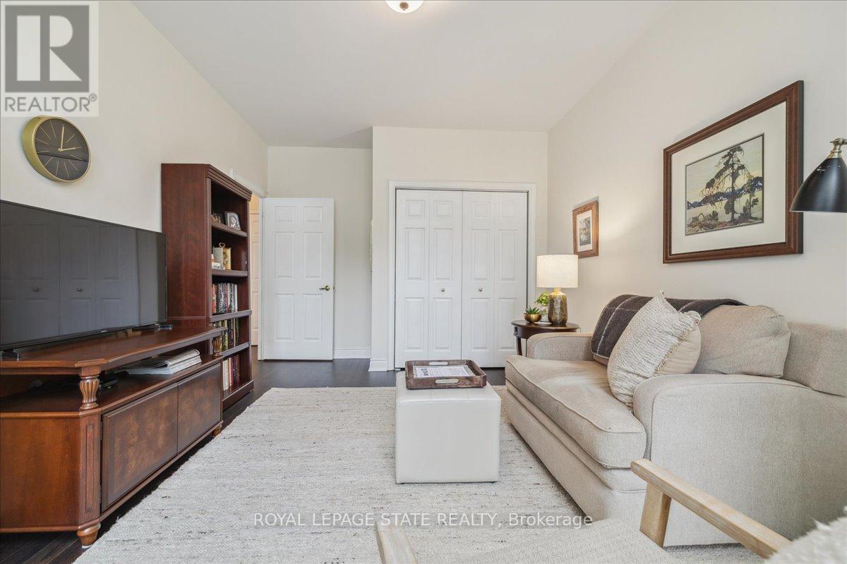Photo 26 of 102 442 Maple Avenue, Burlington ON