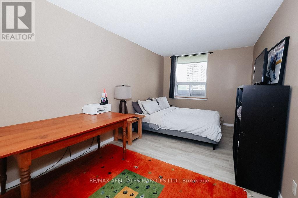 https://ddfcdn.realtor.ca/listing/TS638842054500430000/reb97/highres/5/x12184505_13.jpg