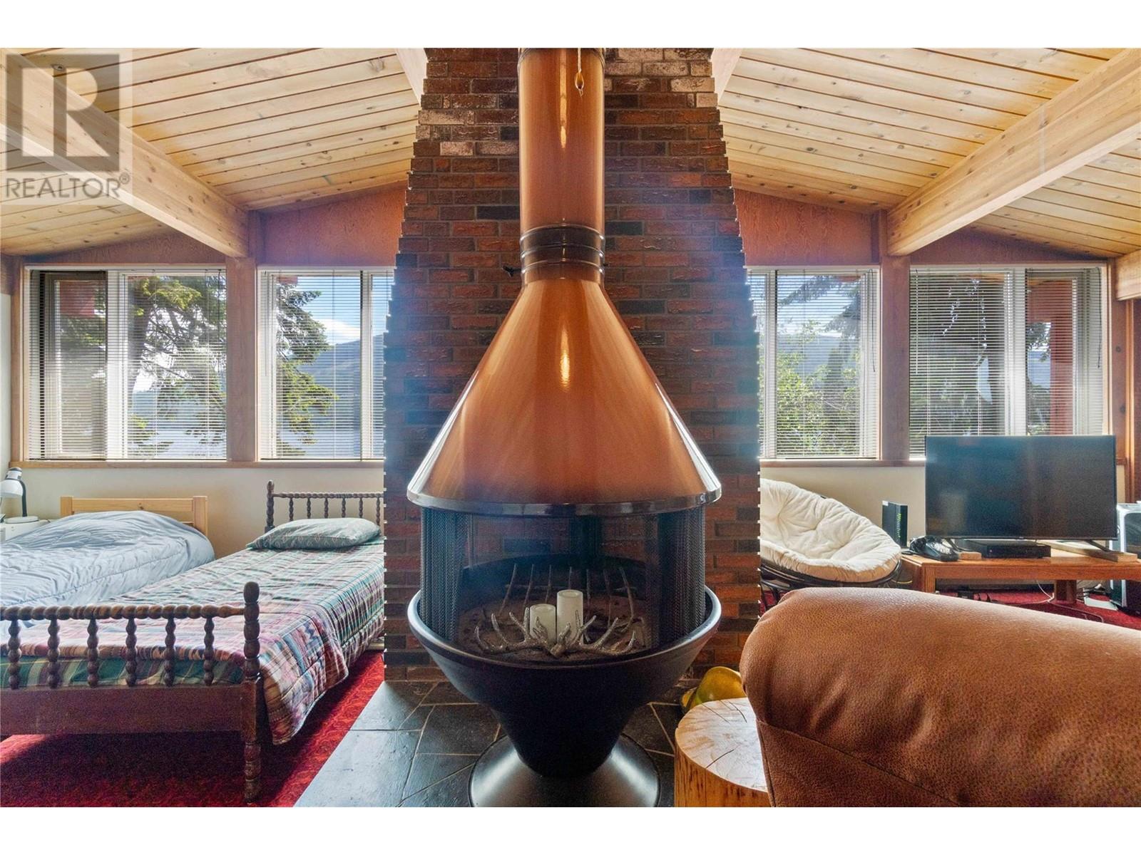 4750 Sunnybrae Canoe Point Road, Tappen