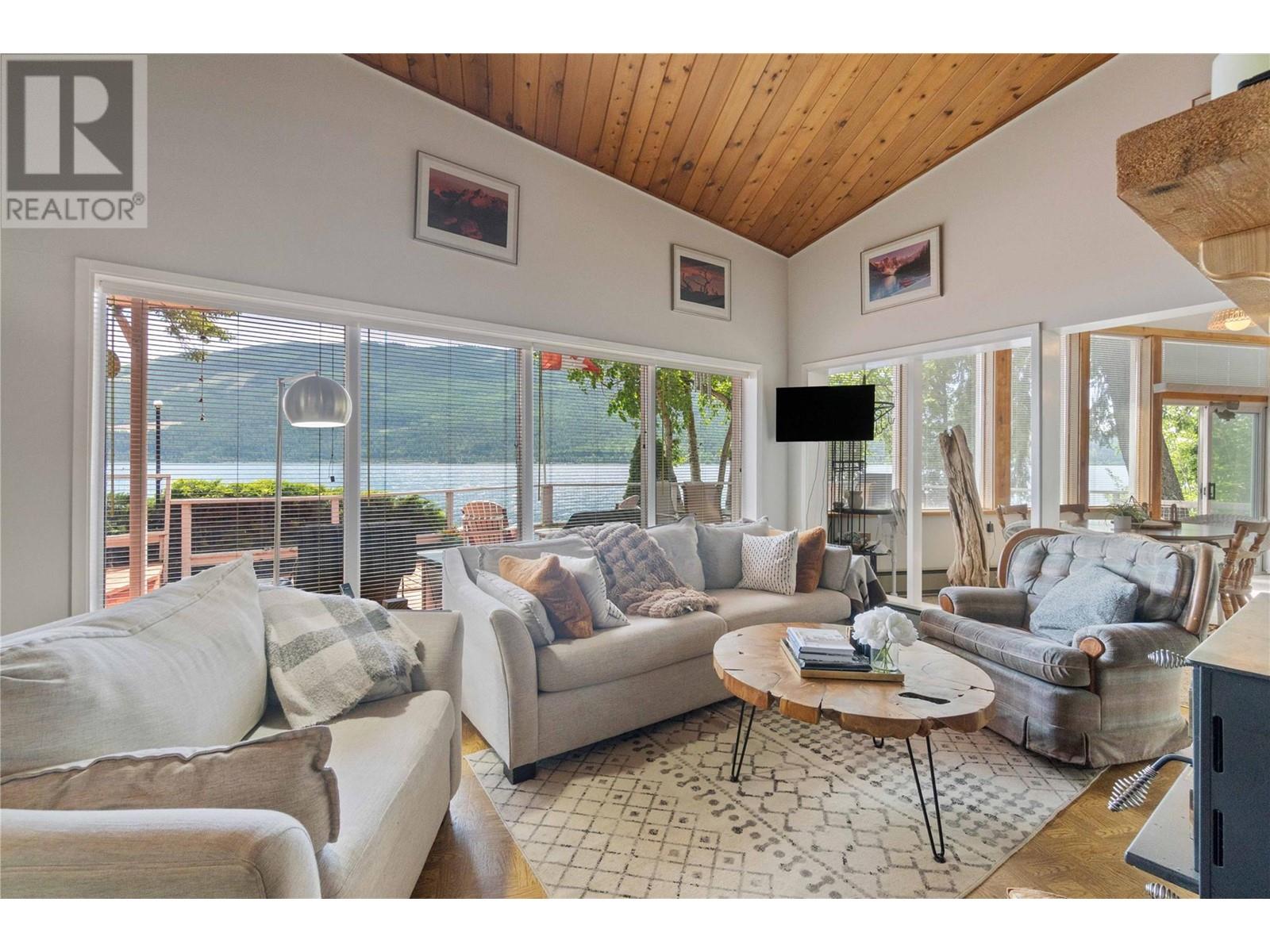 4750 Sunnybrae Canoe Point Road, Tappen