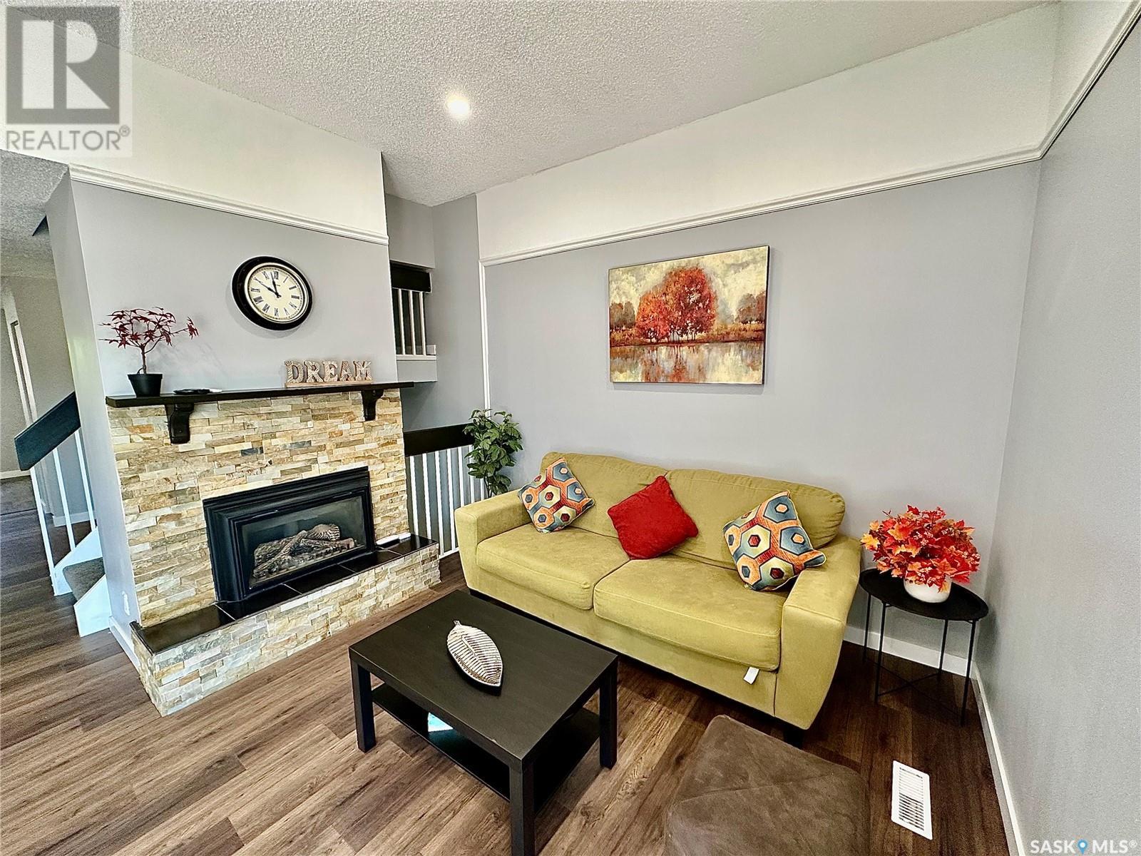 Single Family House 3 Level for Sale in E  Lincoln DRIVE Regina 