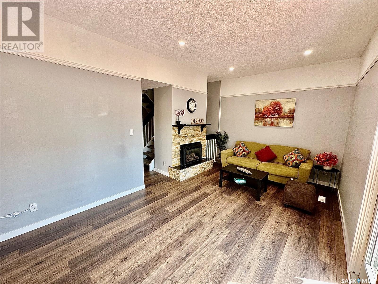 Single Family House 3 Level for Sale in E  Lincoln DRIVE Regina 