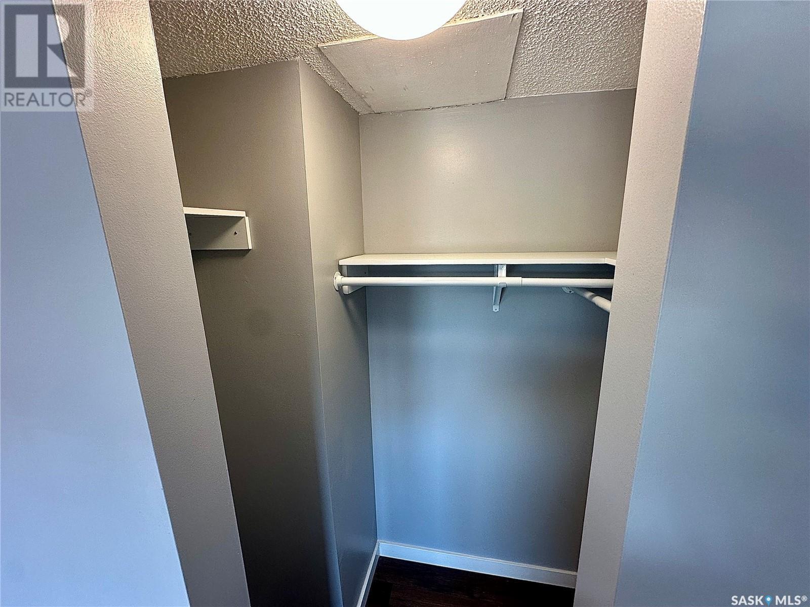 Single Family House 3 Level for Sale in E  Lincoln DRIVE Regina 