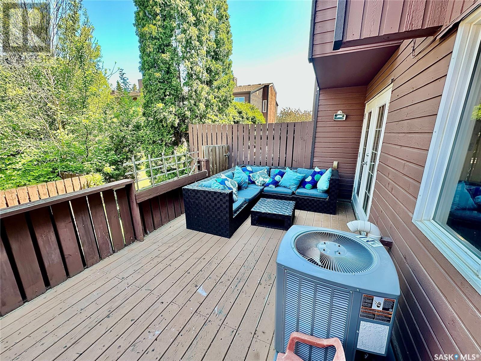 Single Family House 3 Level for Sale in E  Lincoln DRIVE Regina 