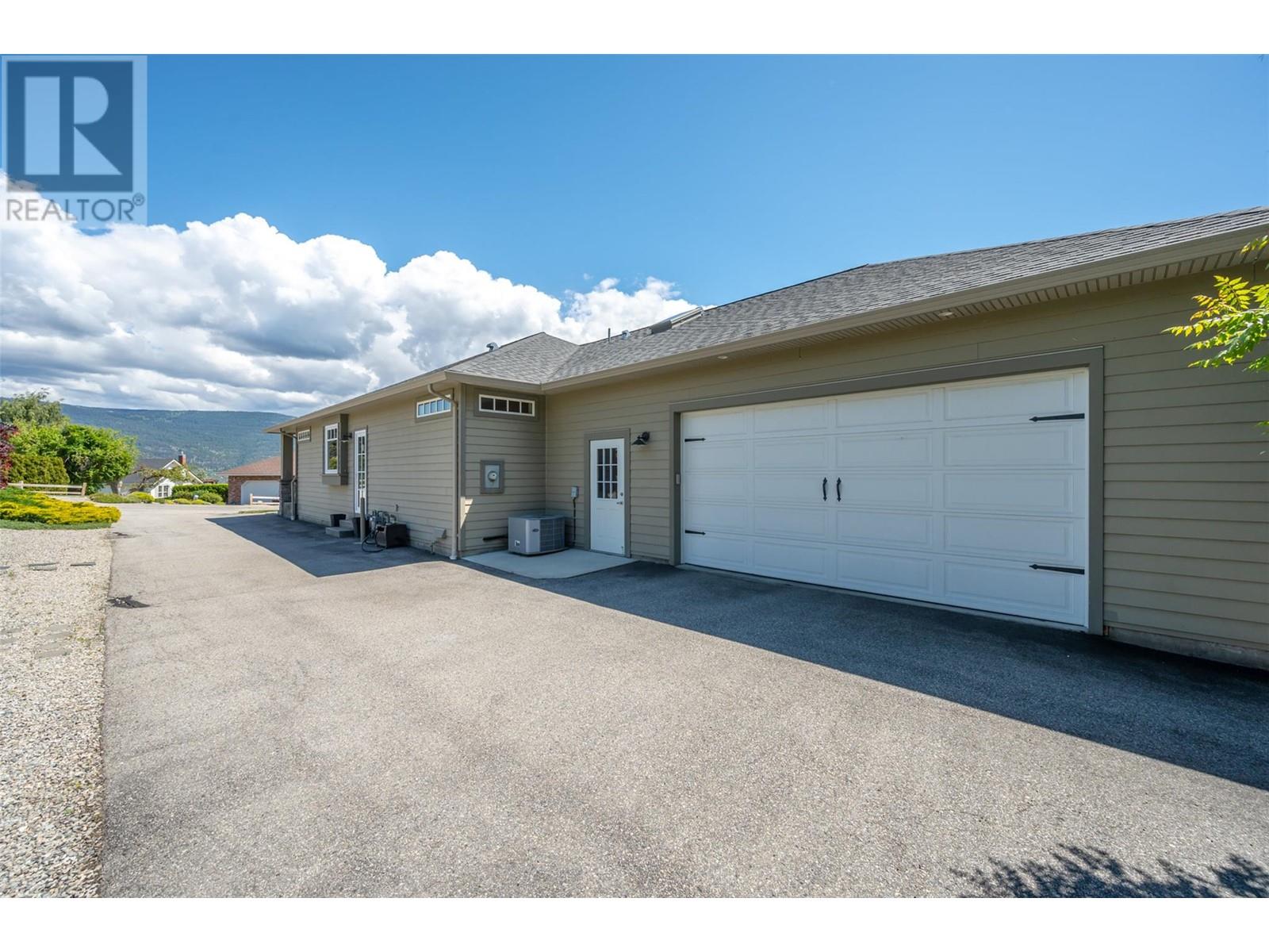  11404 Walters Road, Summerland
