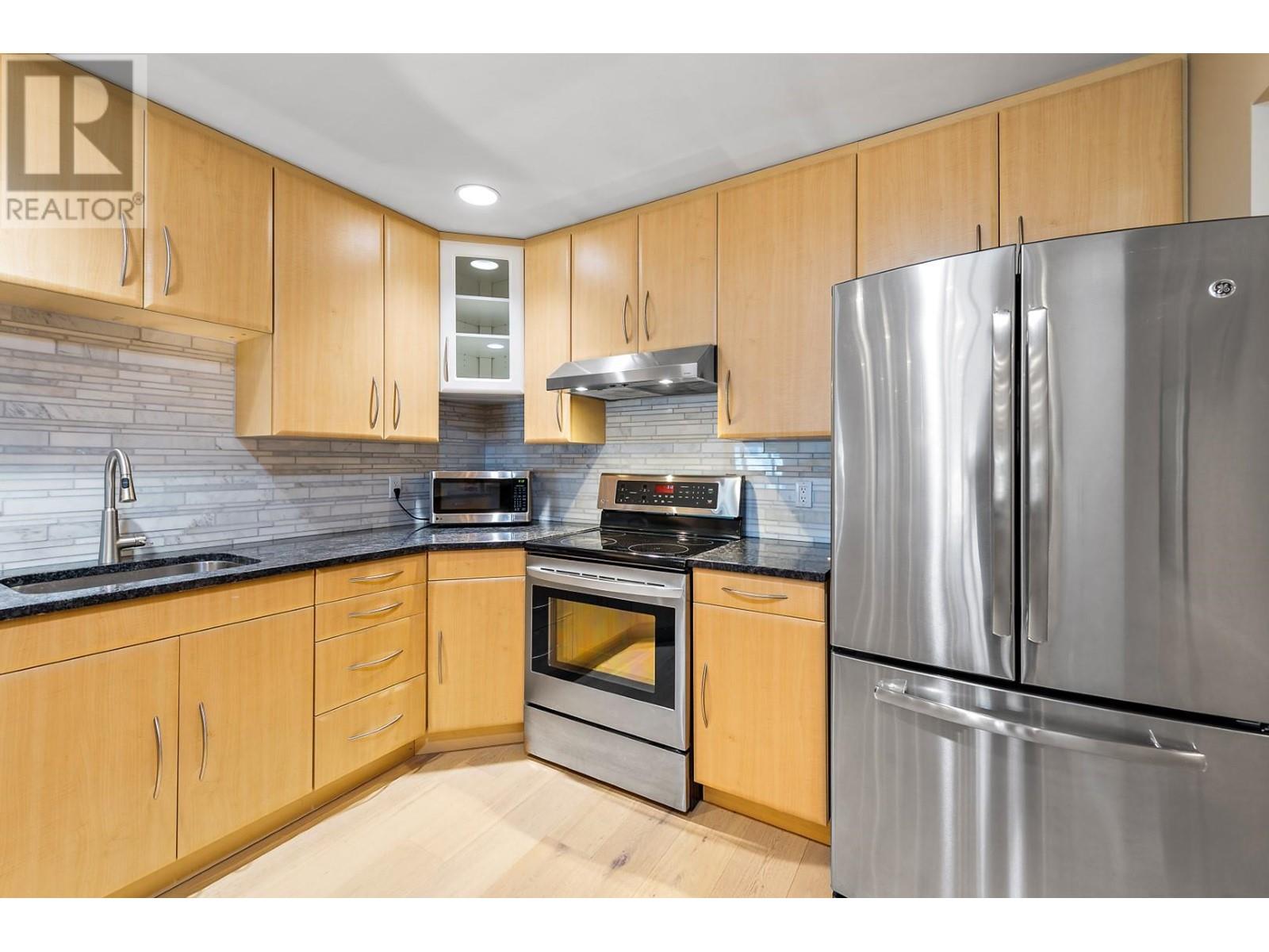 208 2900 Abbott Street, Kelowna