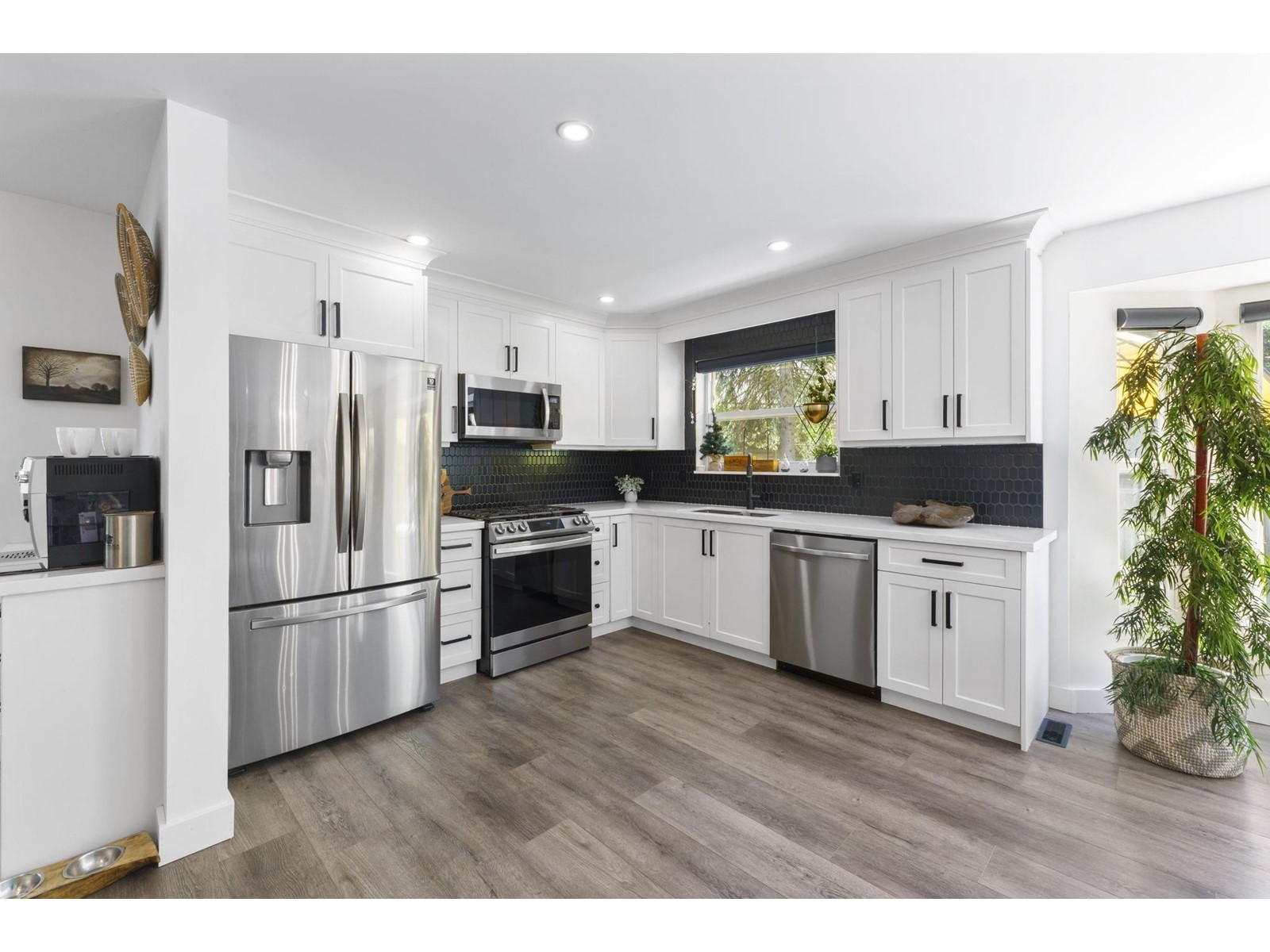 Photo 3 of 11 1735 Spring Creek Drive Cultus Lake South, Lindell Beach BC