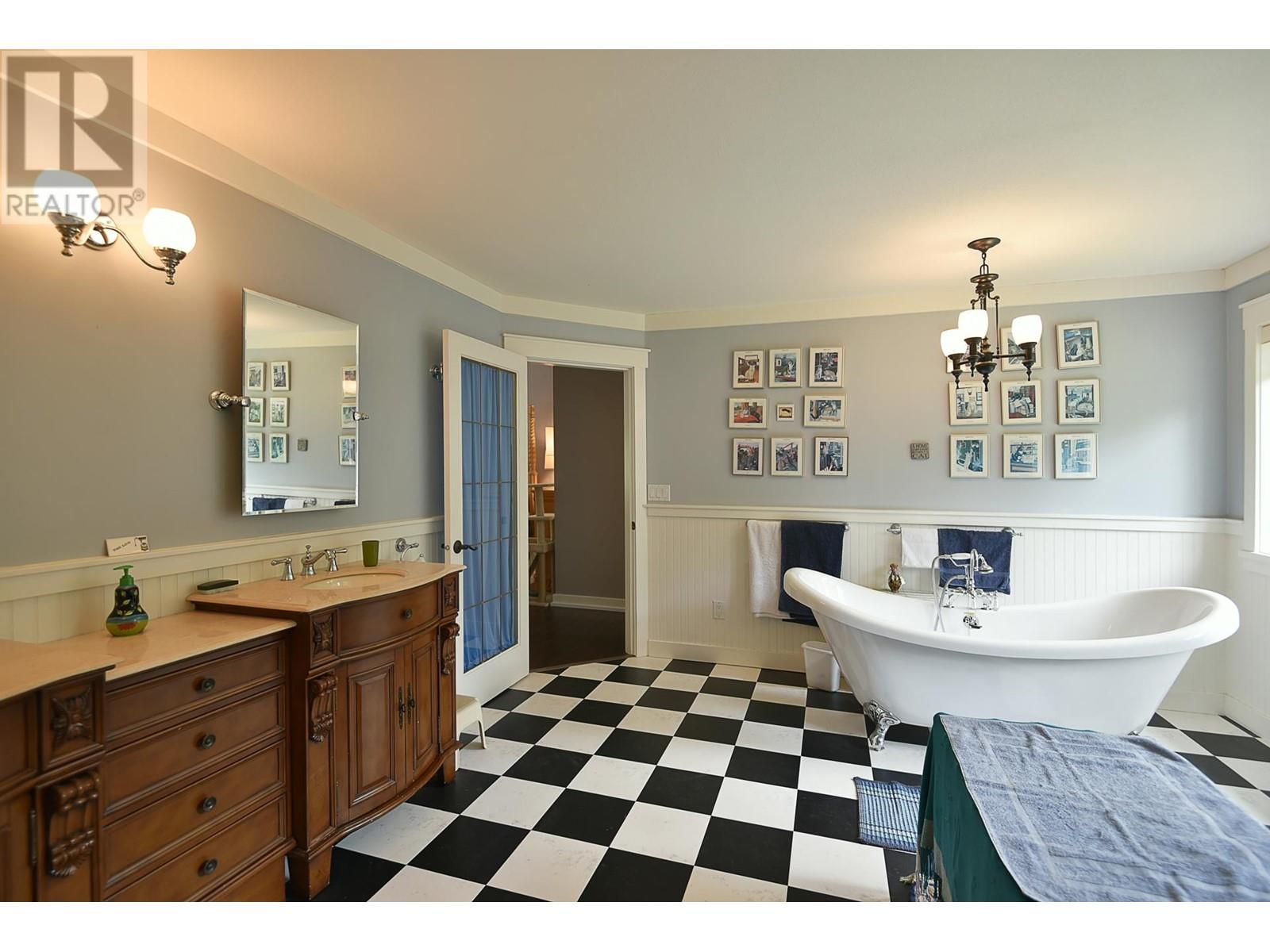 1377 ROBERTS CREEK ROAD, Roberts Creek