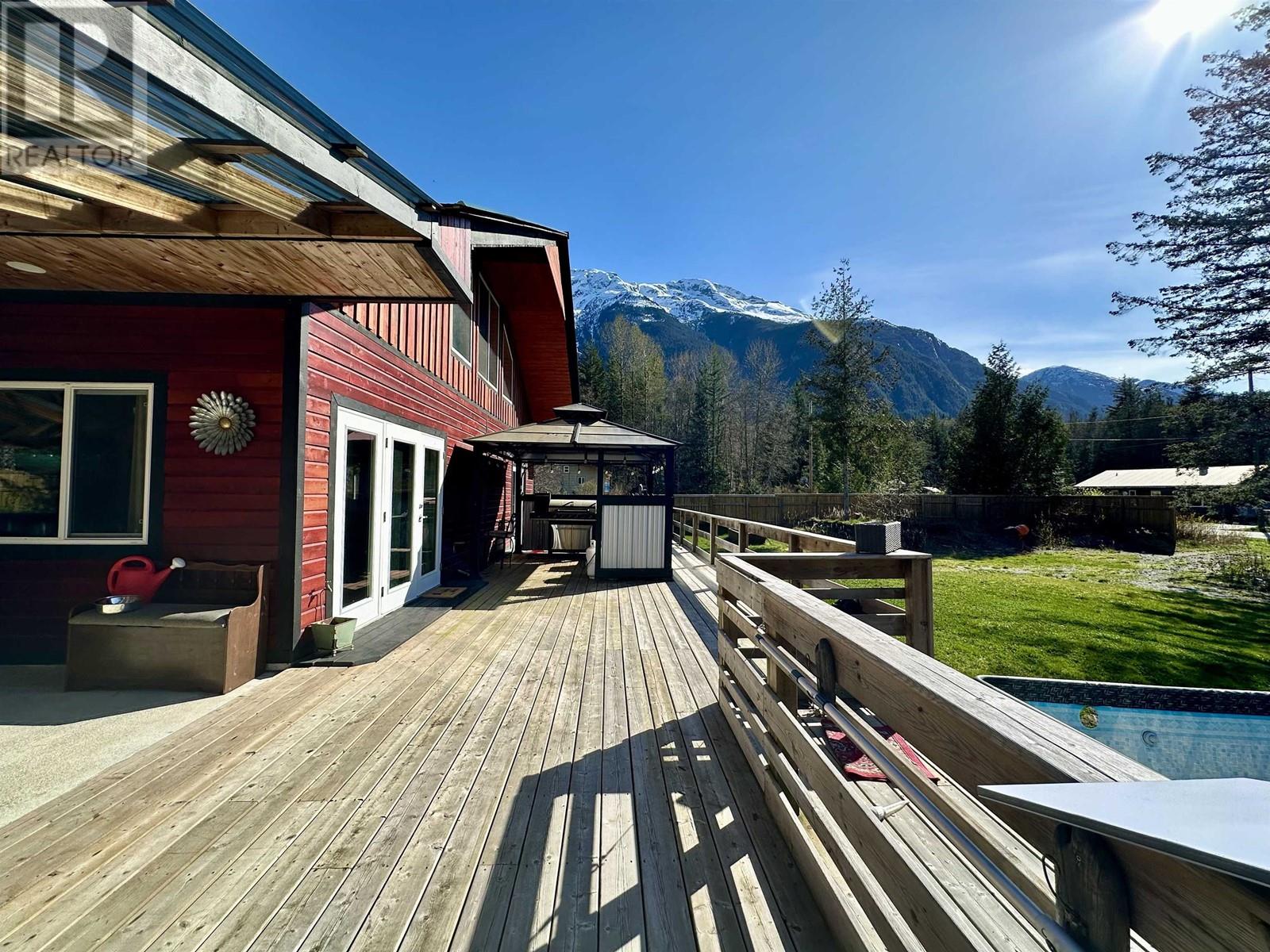 2301 MACKENZIE 20 HIGHWAY - Image 3