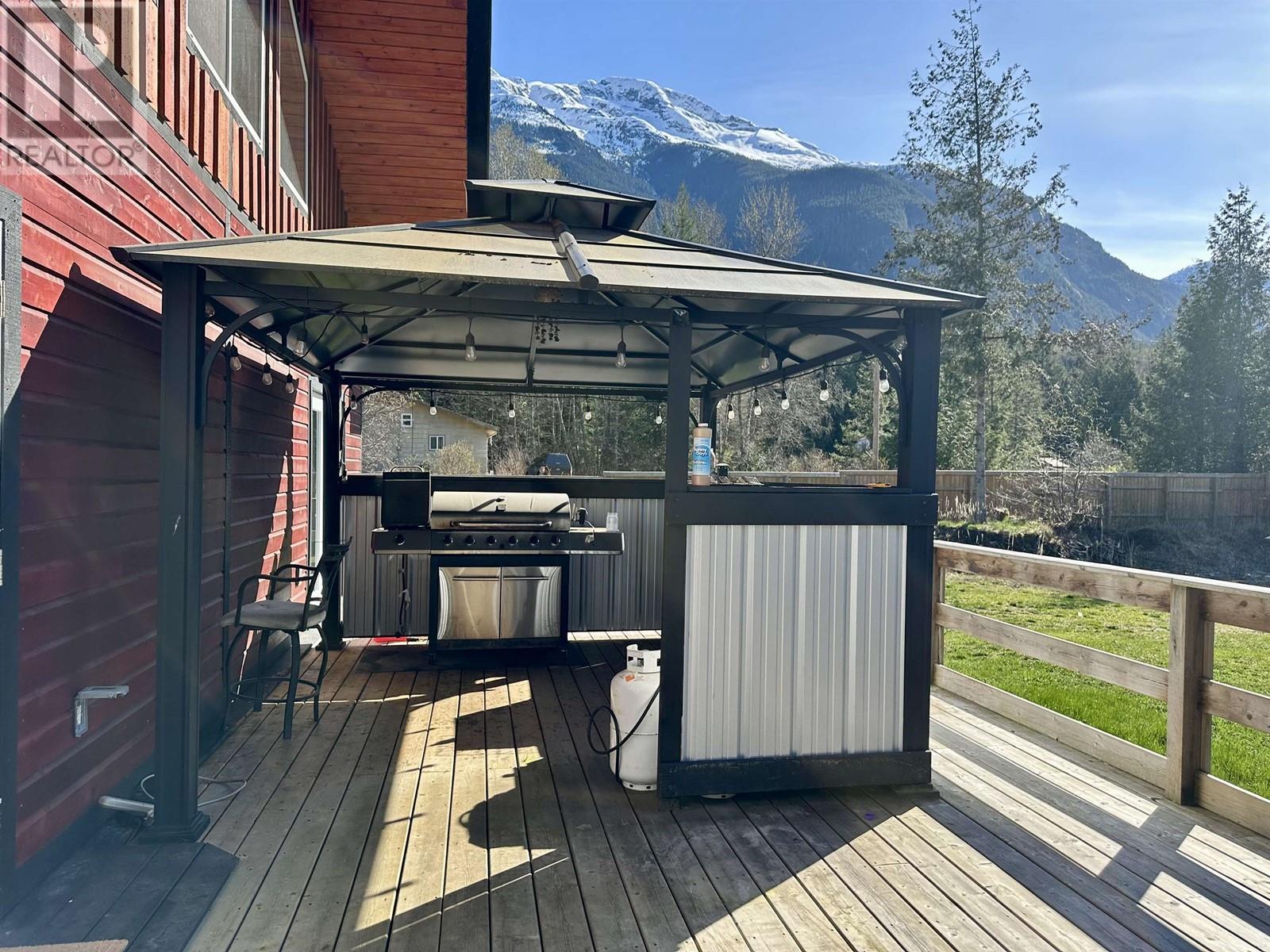 2301 MACKENZIE 20 HIGHWAY - 4