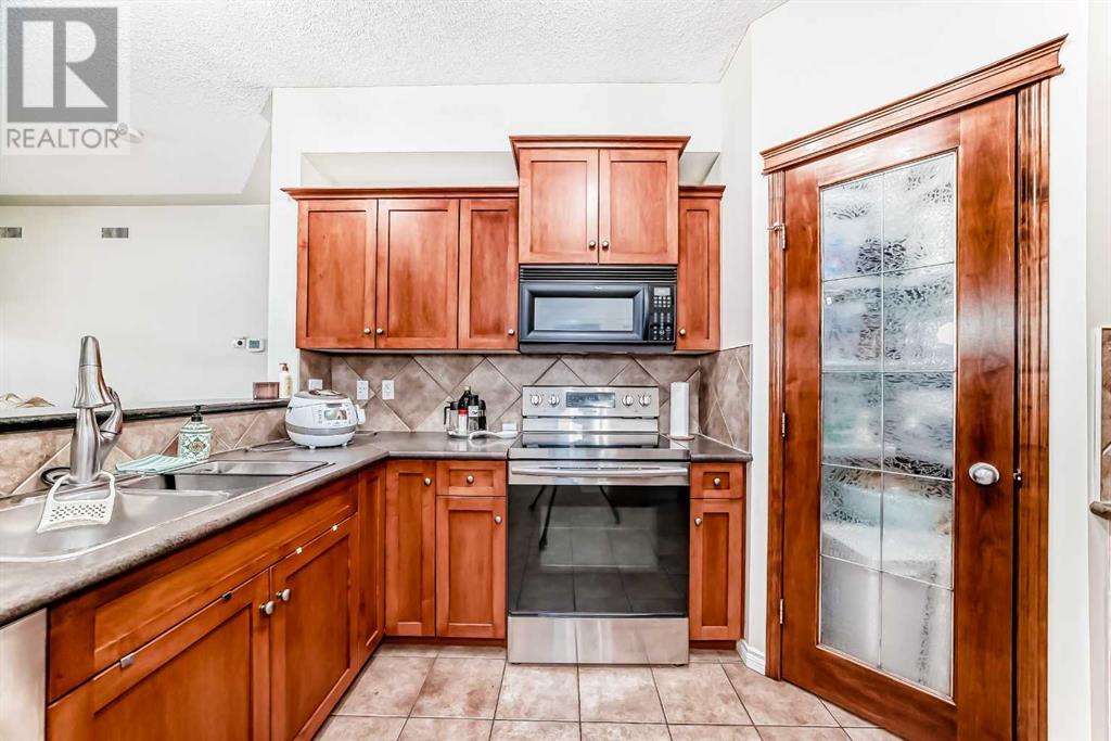 Single Family House for Sale in   Sierra Morena Landing SW Signal Hill Calgary 