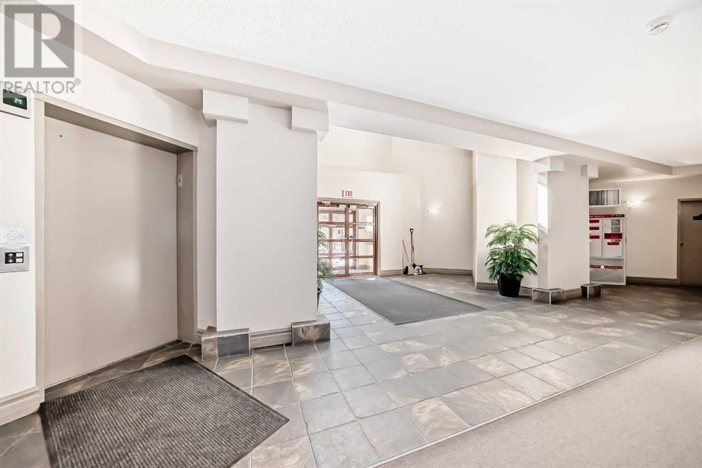 Single Family House for Sale in   Sierra Morena Landing SW Signal Hill Calgary 