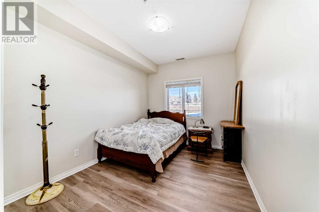 Single Family House for Sale in   Sierra Morena Landing SW Signal Hill Calgary 