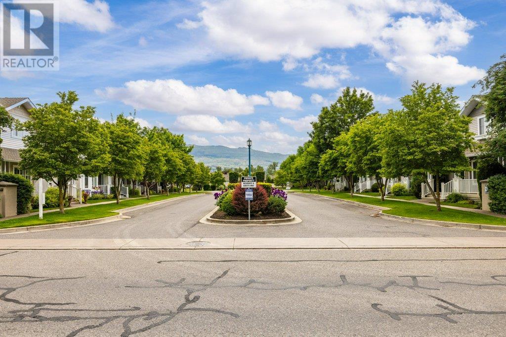 365 665 Cook Road, Kelowna