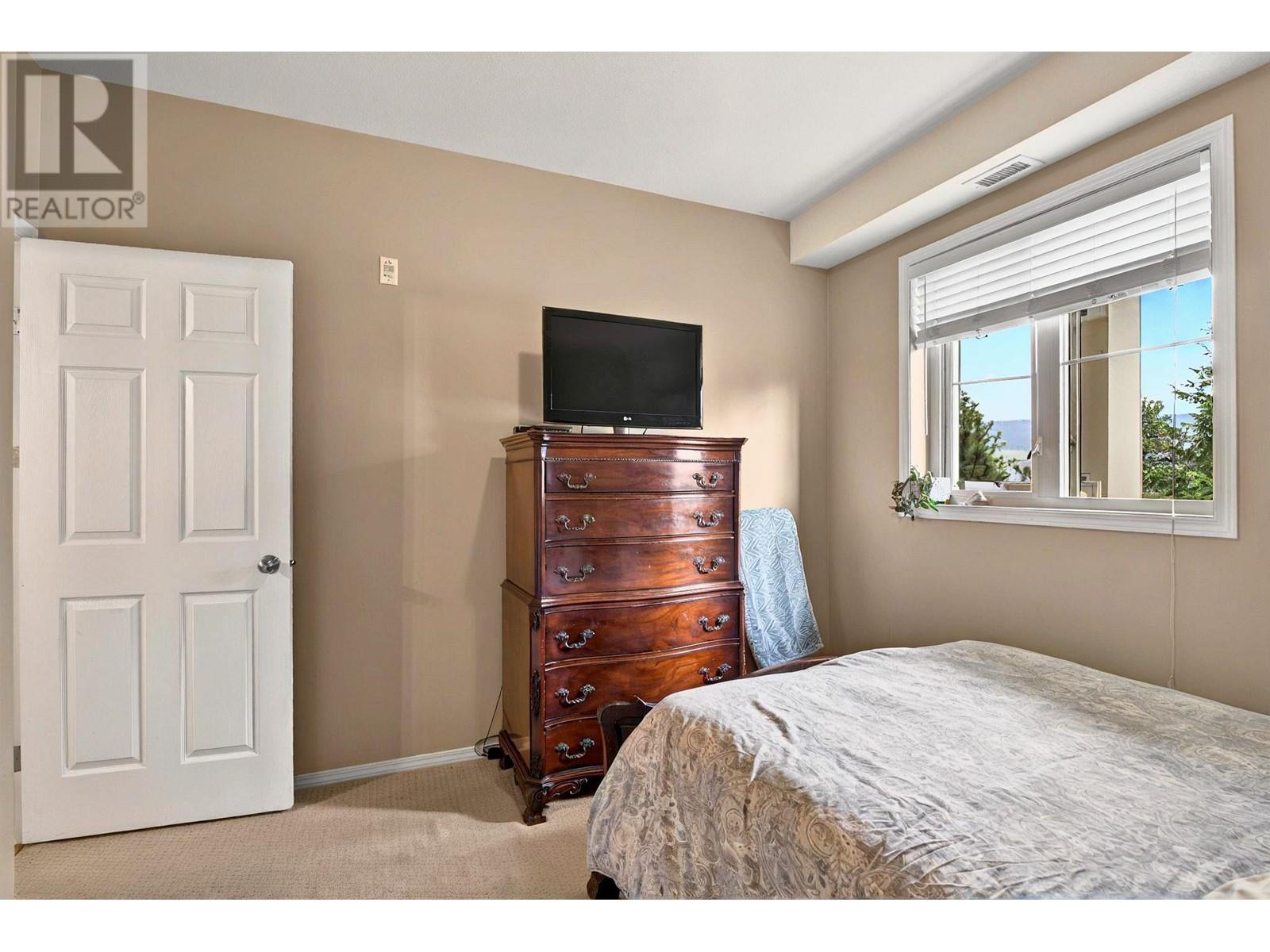 2206 1873 Country Club Drive, Kelowna