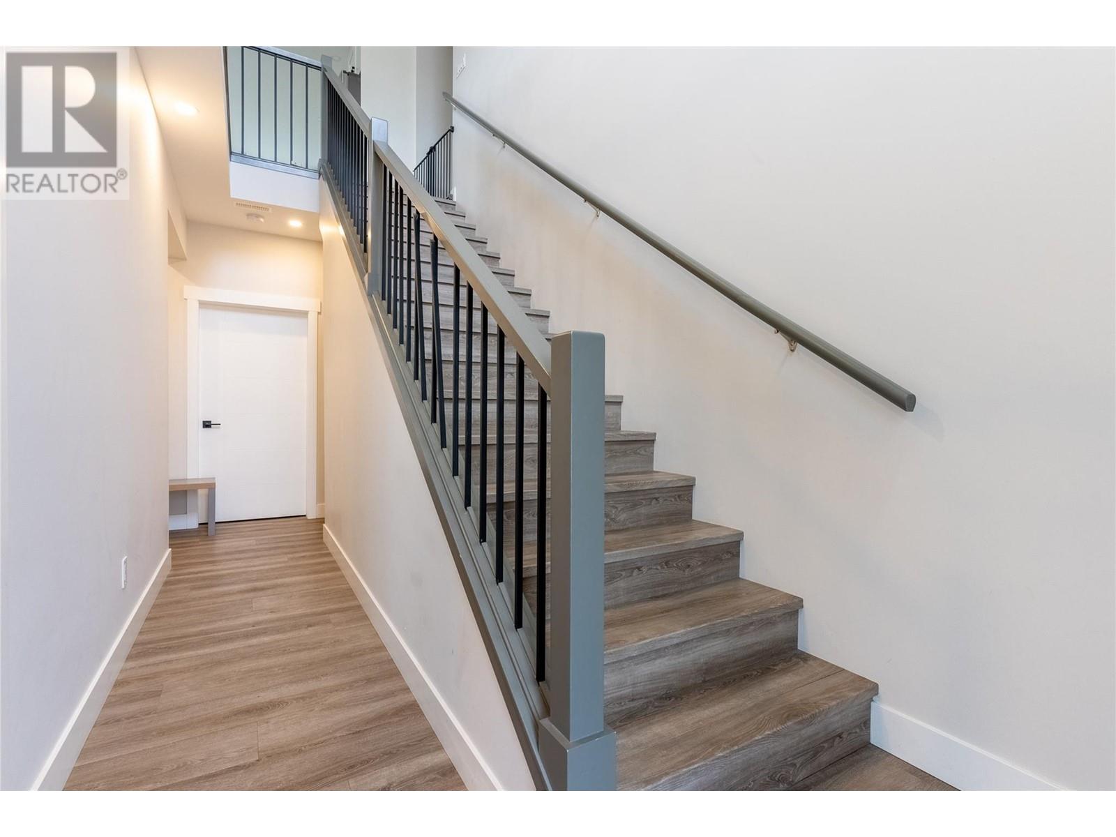 1097 EDGEHILL Place, Kamloops