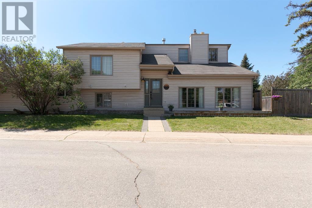 105 Whiteoak Garden, Fort McMurray