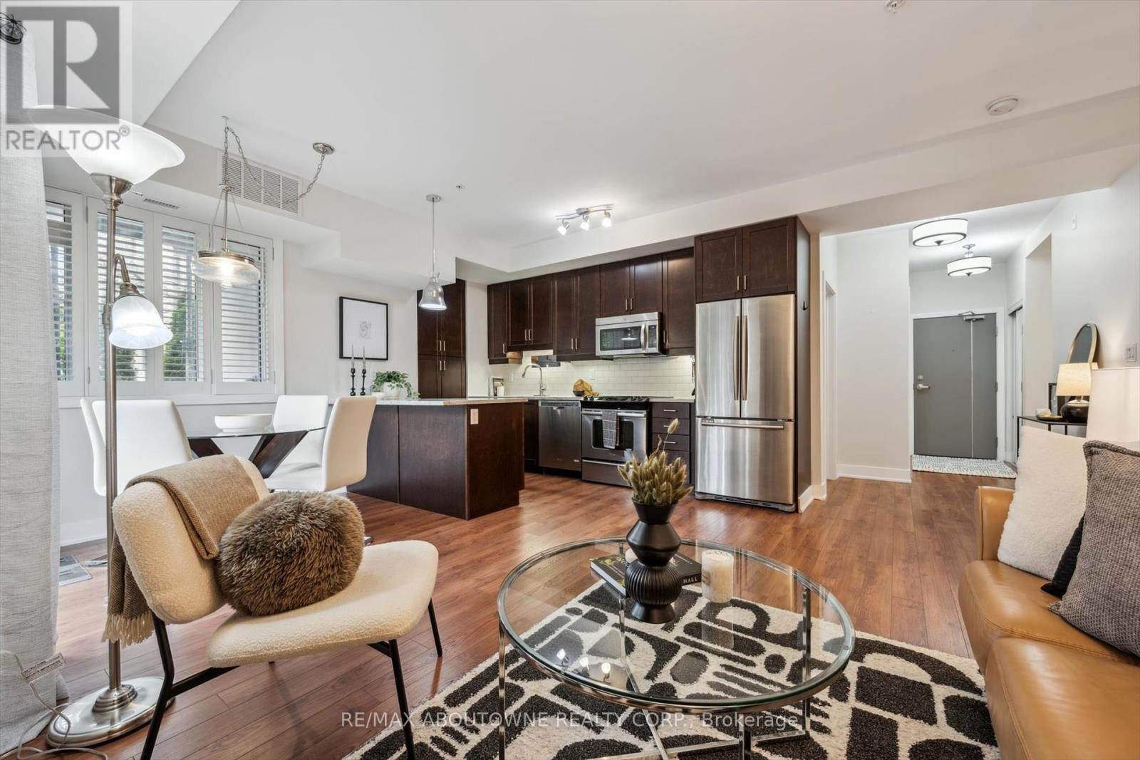 Photo 13 of 119 128 Garden Drive, Oakville ON