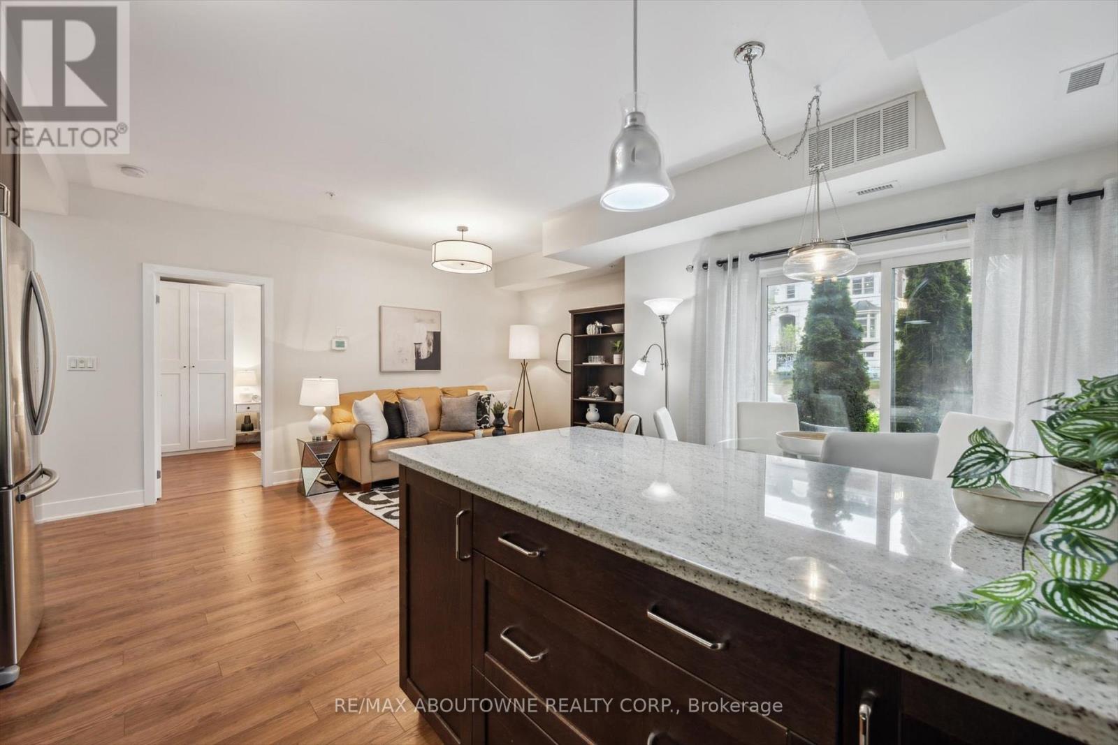 Photo 22 of 119 128 Garden Drive, Oakville ON