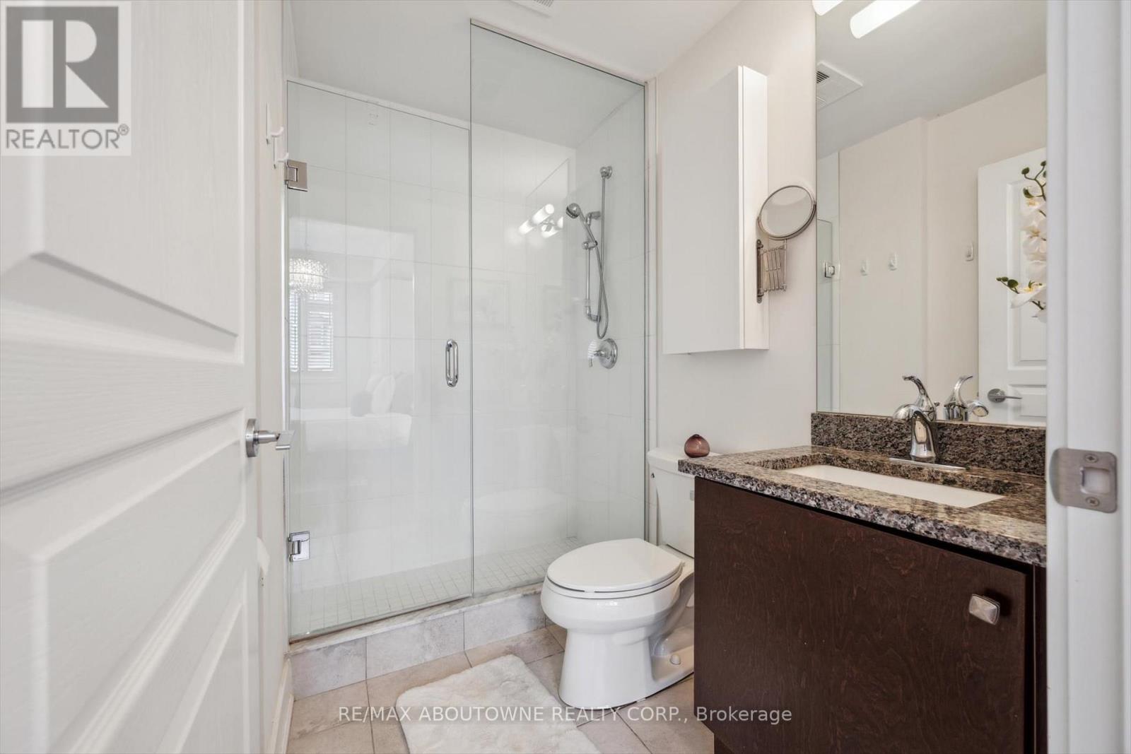 Photo 28 of 119 128 Garden Drive, Oakville ON