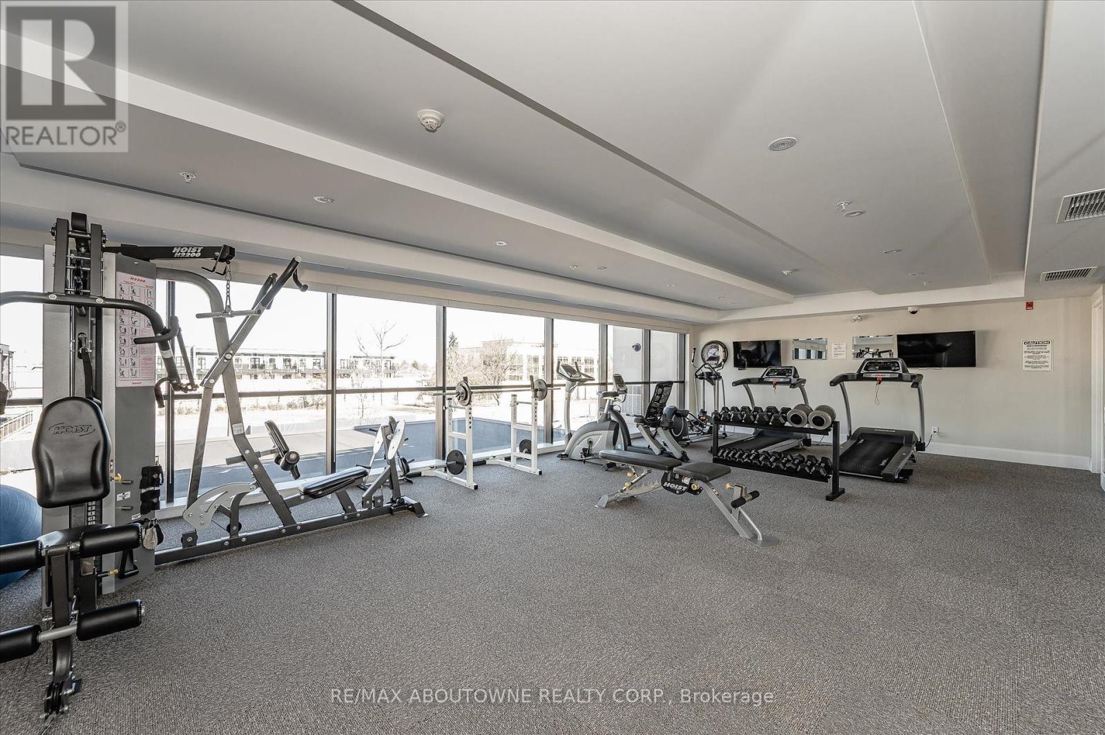Photo 34 of 119 128 Garden Drive, Oakville ON