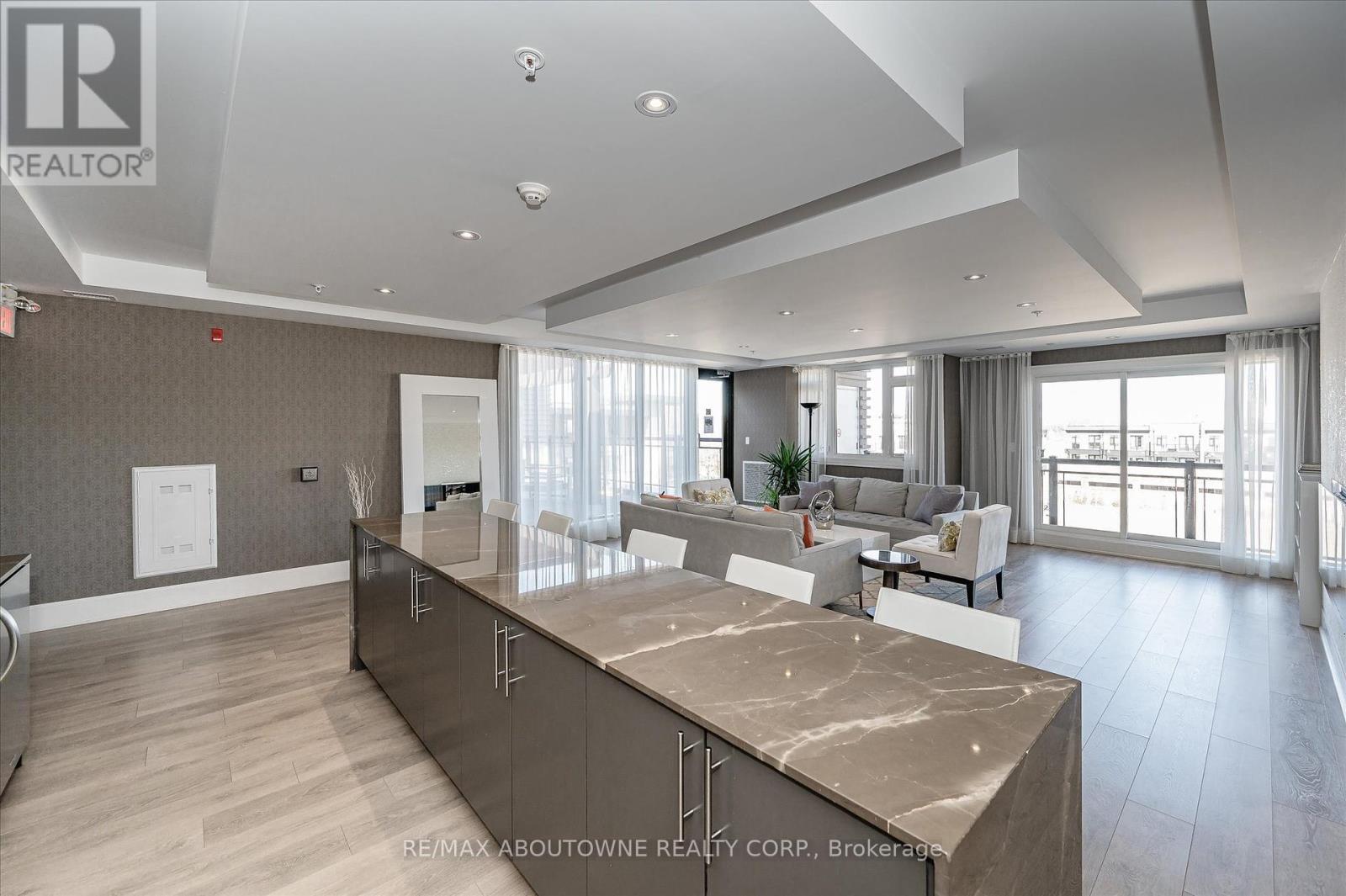 Photo 6 of 119 128 Garden Drive, Oakville ON