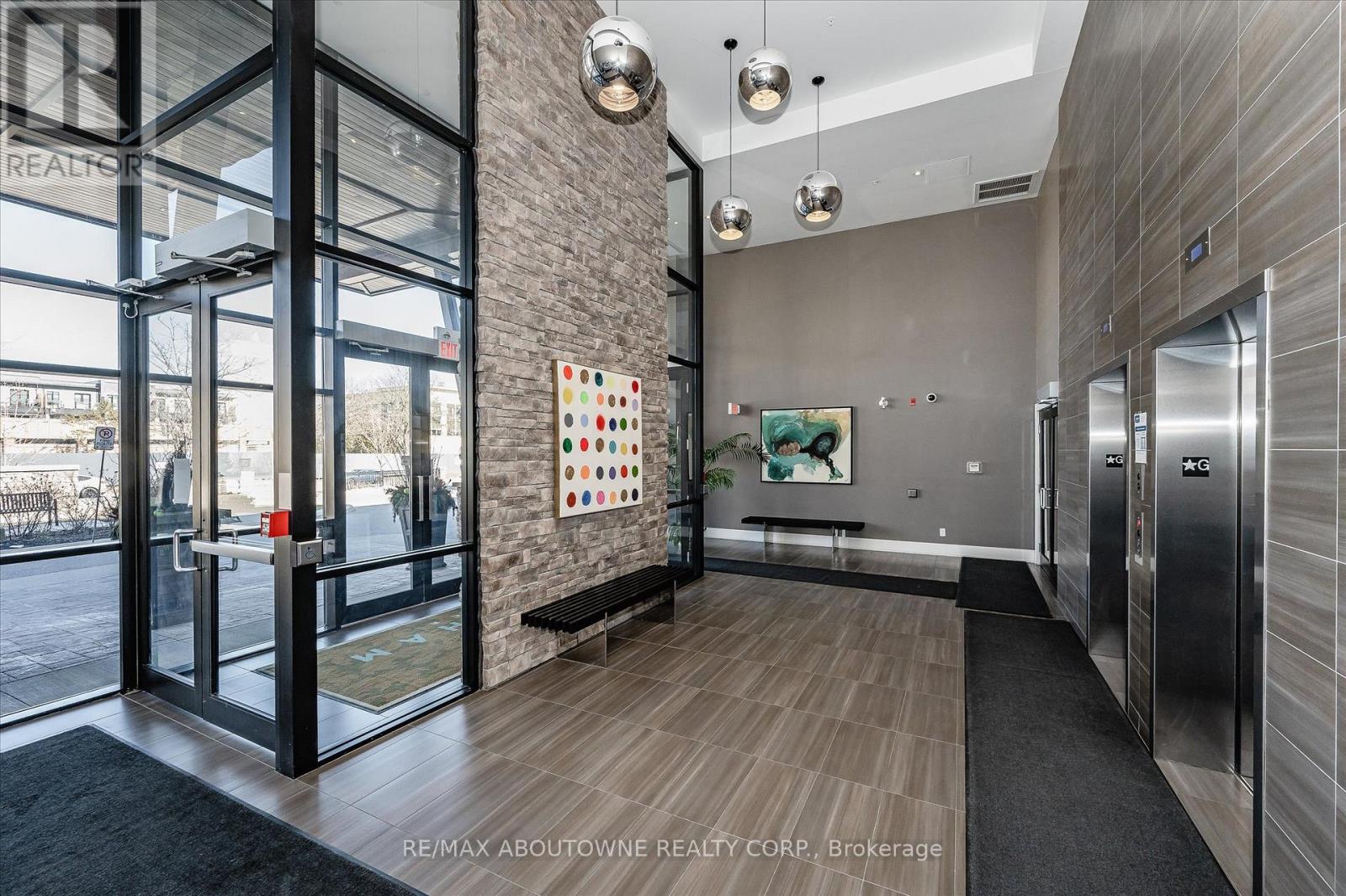 Photo 4 of 119 128 Garden Drive, Oakville ON