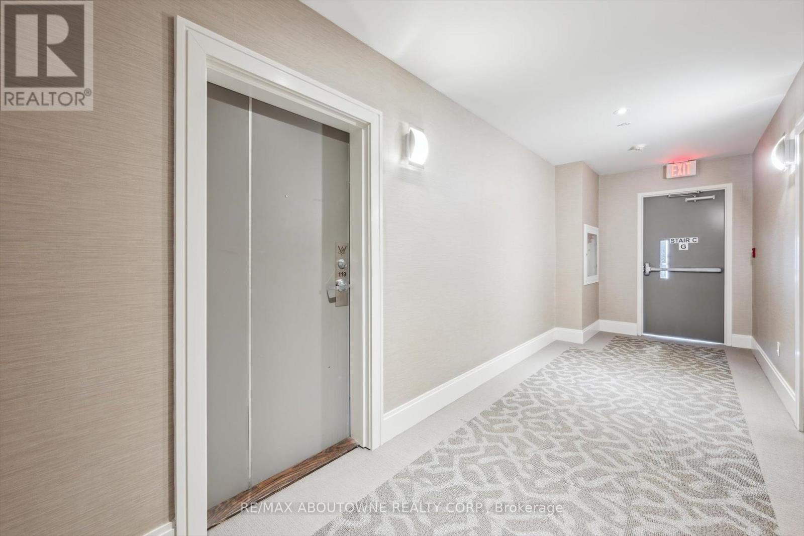 Photo 31 of 119 128 Garden Drive, Oakville ON