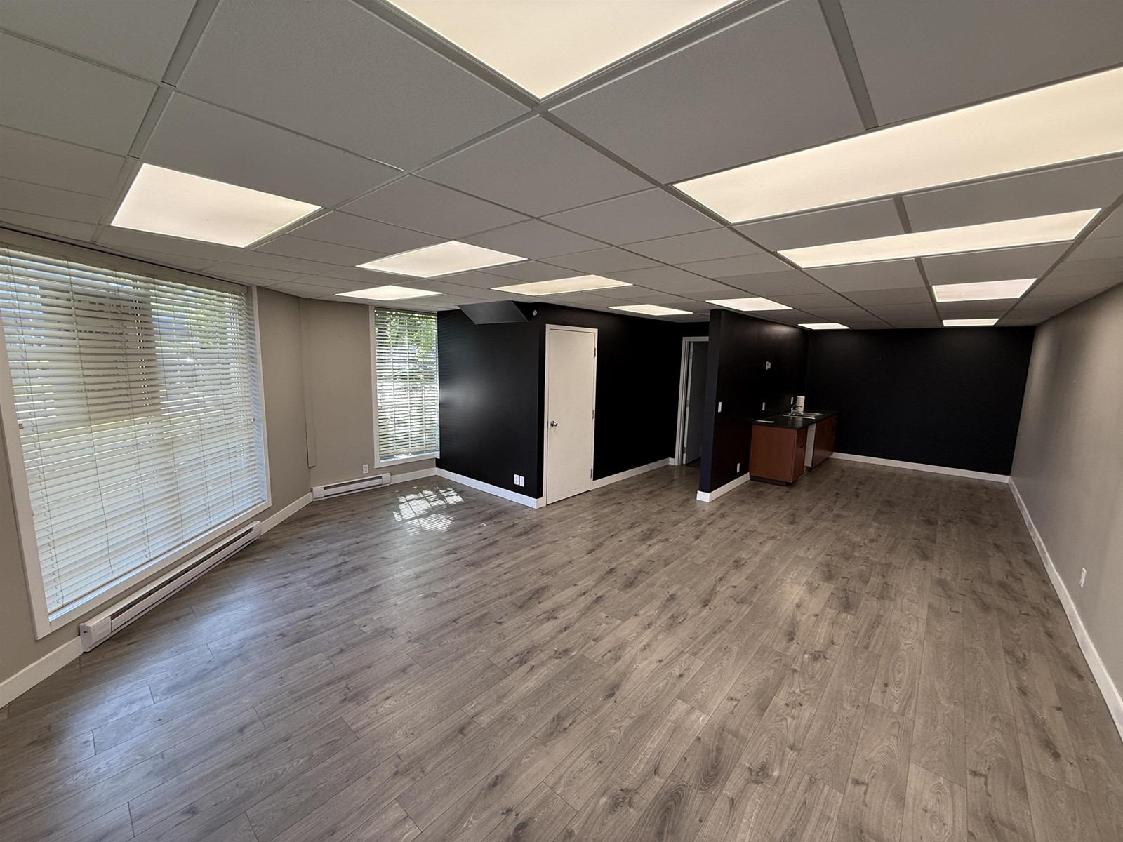 Photo 3 of 1 19510 55 Avenue, Surrey BC