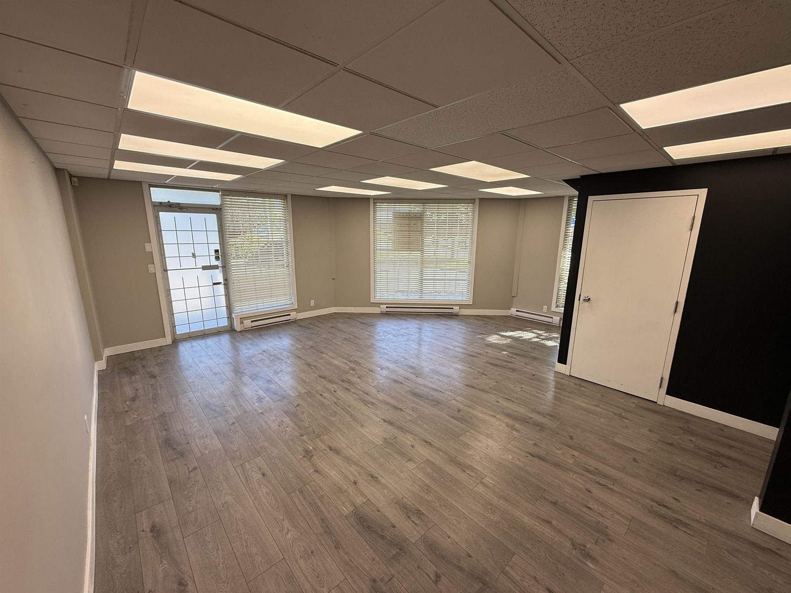 Photo 4 of 1 19510 55 Avenue, Surrey BC