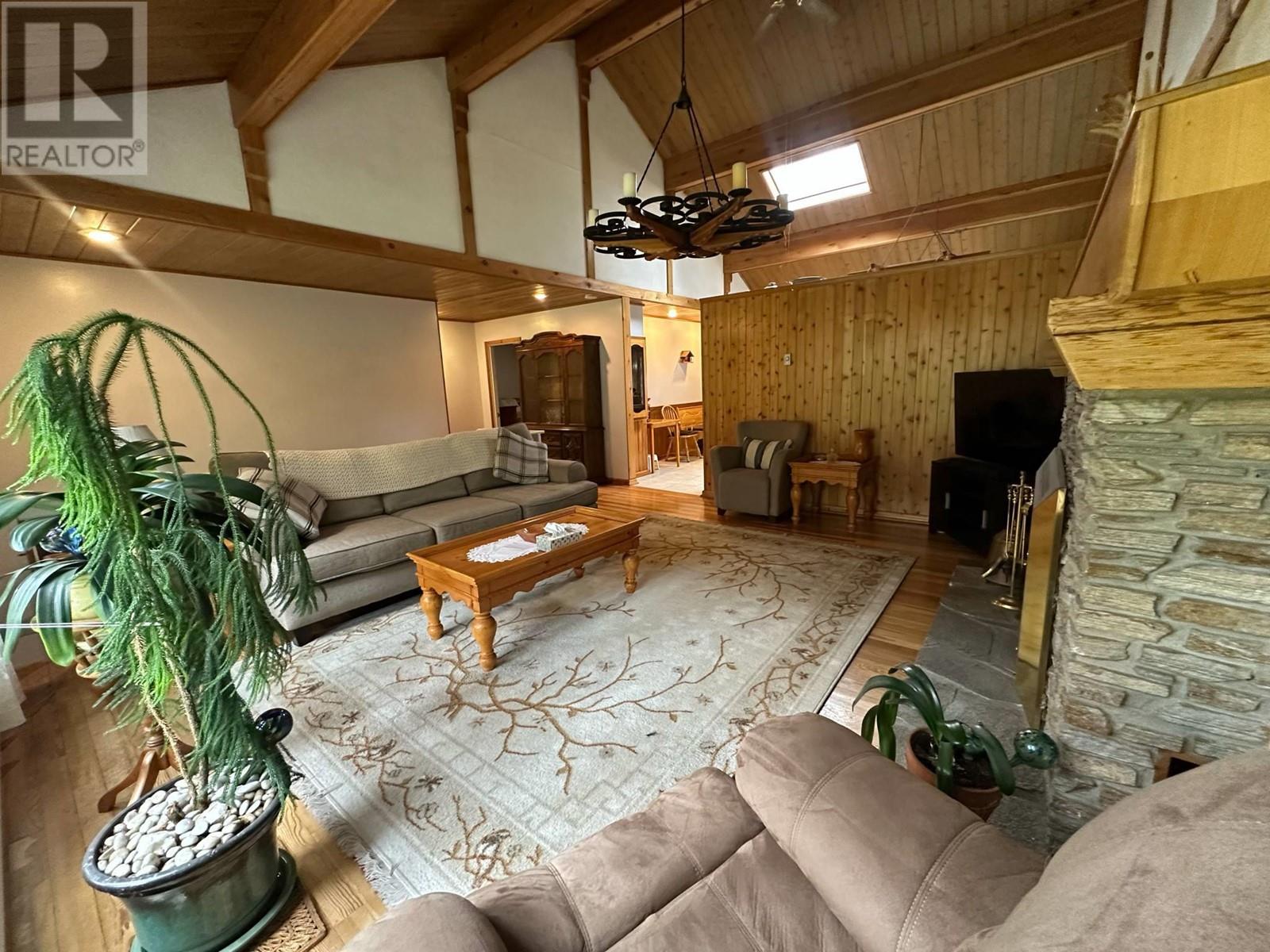 7047 Harrop-Procter Road, Harrop