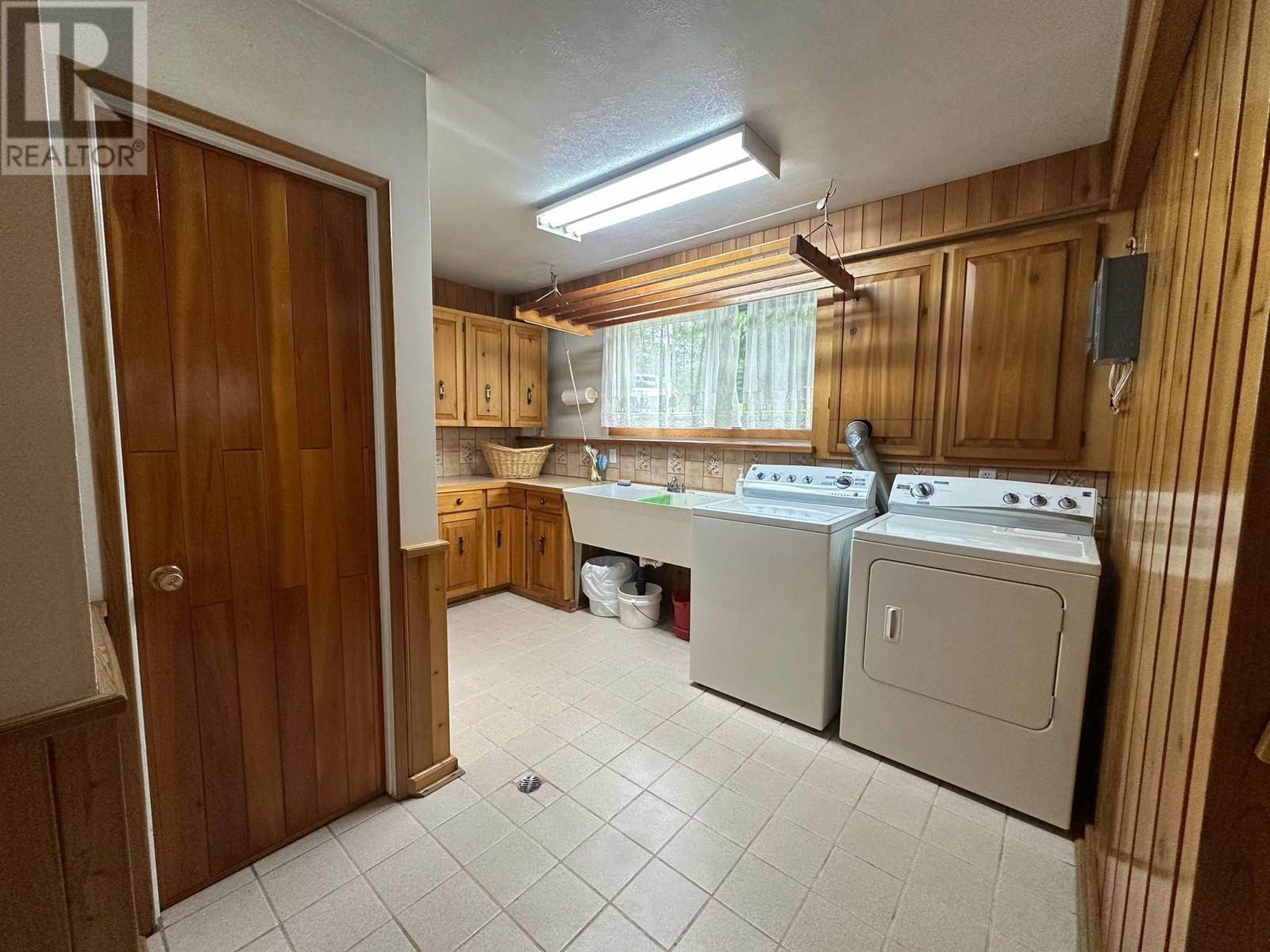 7047 Harrop-Procter Road, Harrop
