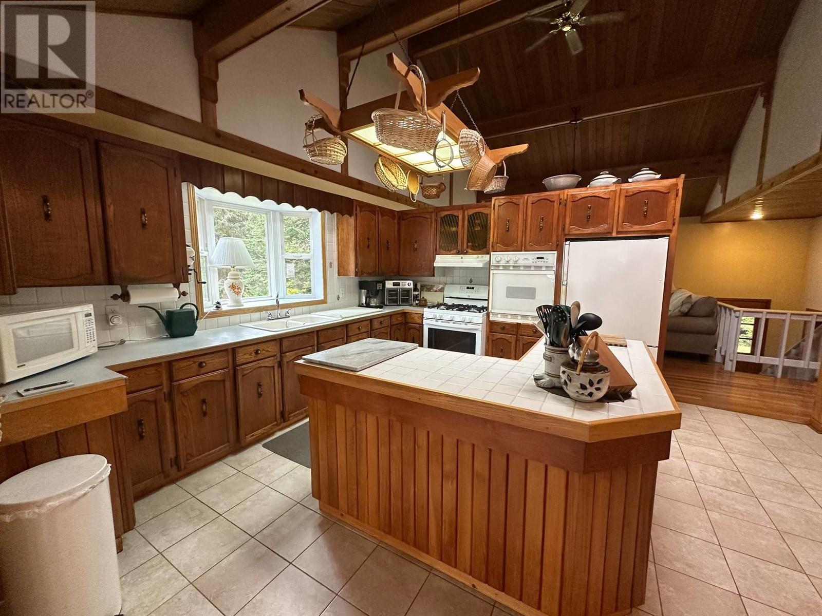 7047 Harrop-Procter Road, Harrop