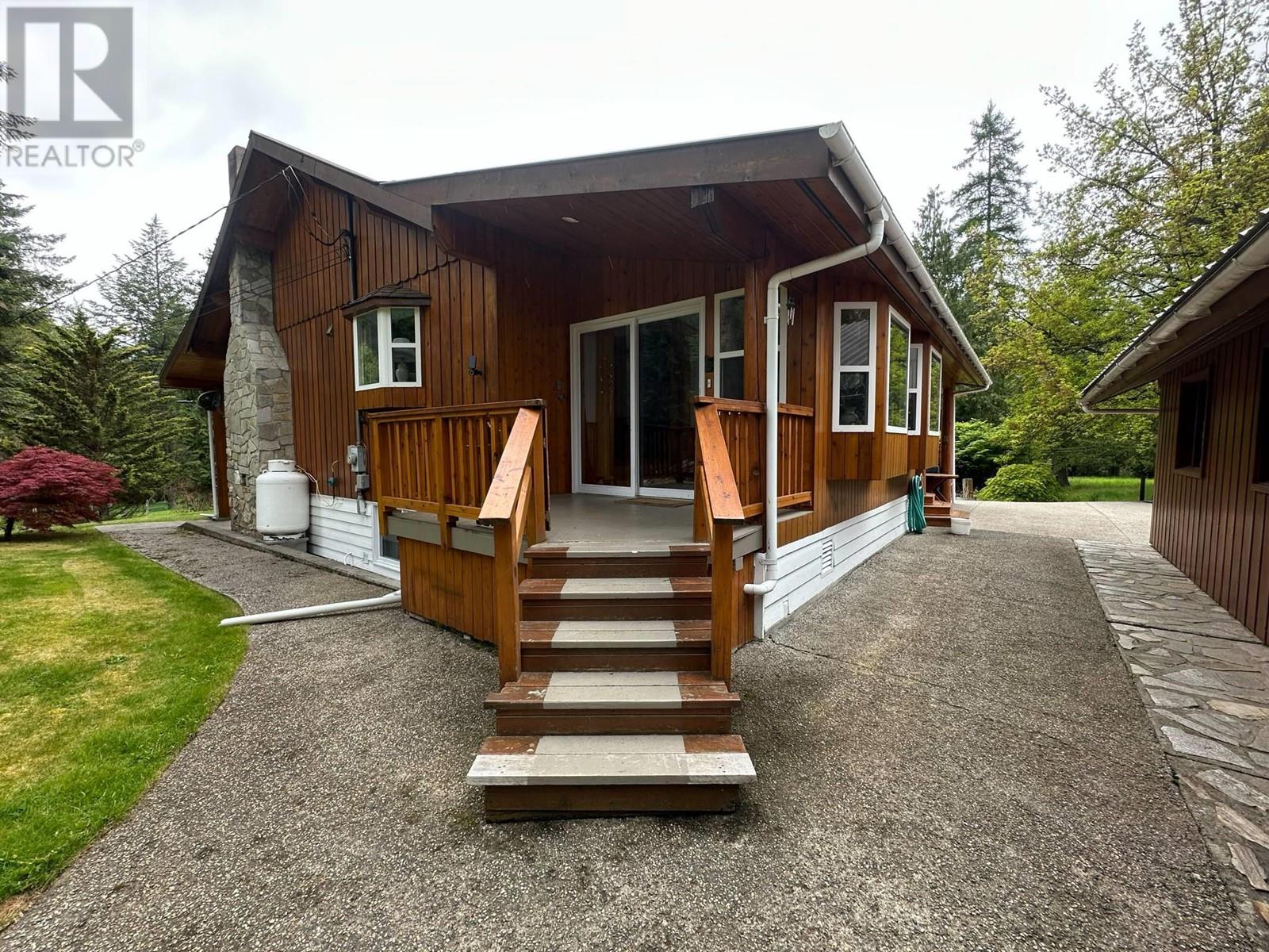 7047 Harrop-Procter Road, Harrop